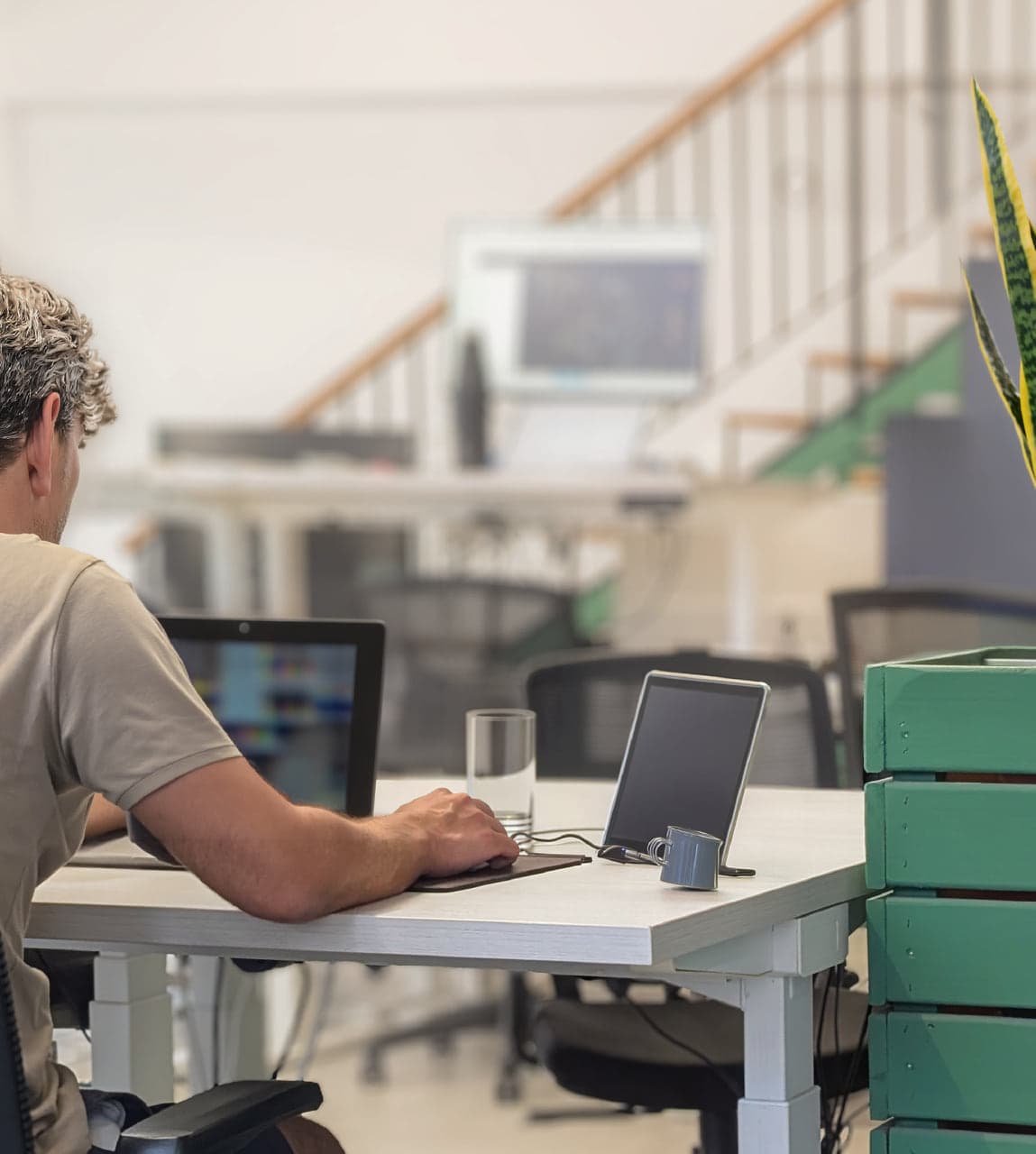 Person working on a laptop at Native coworking
